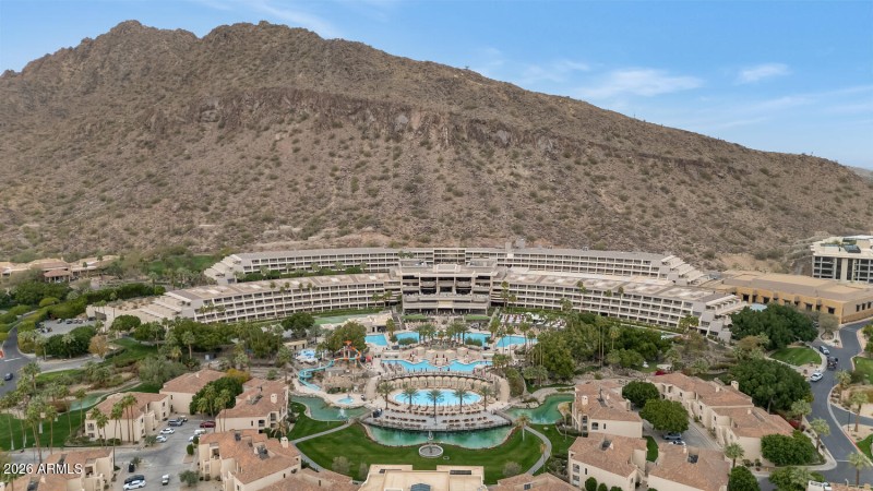 4849 N Camelback Rdg Dr-large-043-002-48