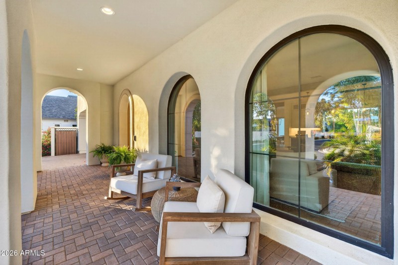 8-web-or-mls-98- E Crittenden Ln