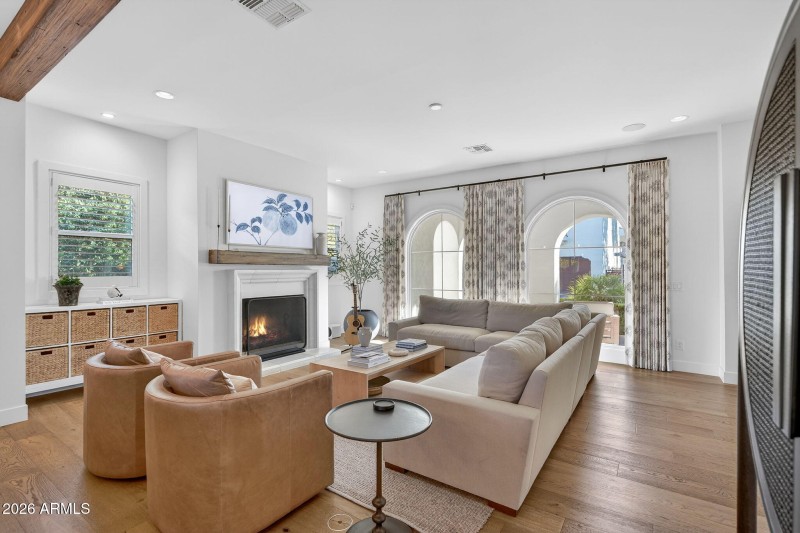 15-web-or-mls-05- E Crittenden Ln