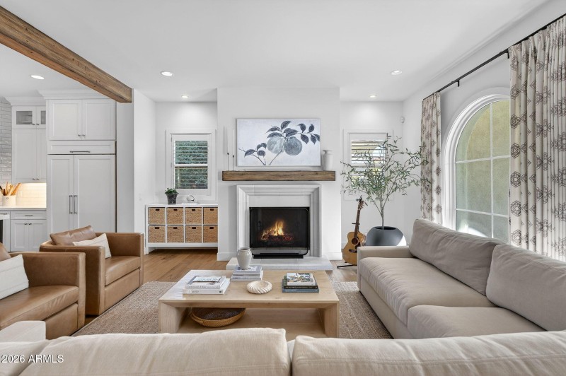 16-web-or-mls-08- E Crittenden Ln