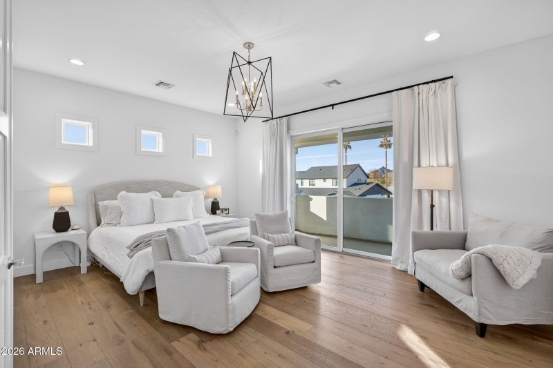 41-web-or-mls-35- E Crittenden Ln