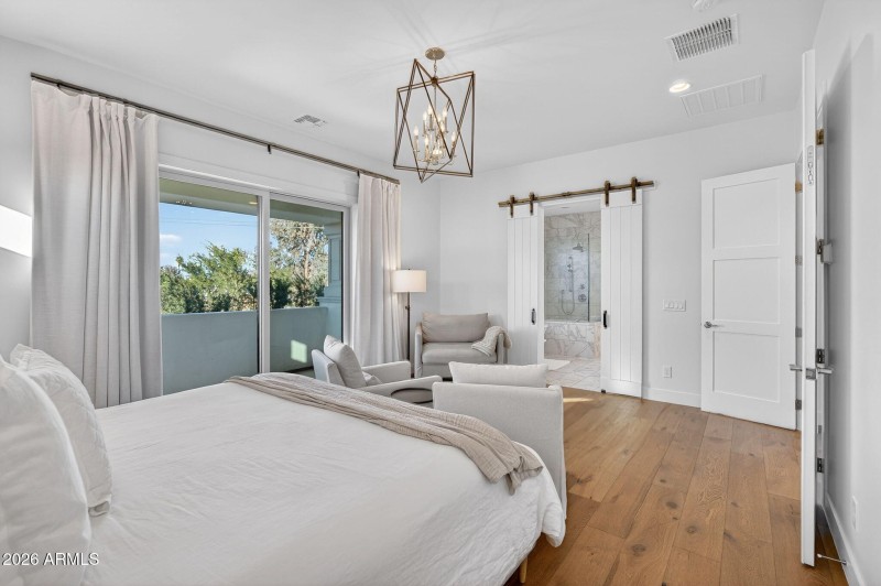 44-web-or-mls-37- E Crittenden Ln