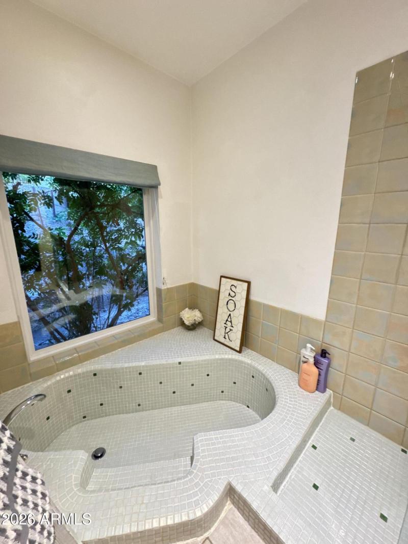 78926443984__E1916753-754D-4A7D-927D-098