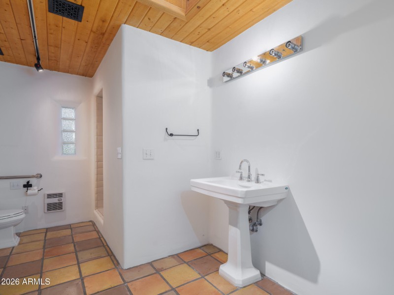 Listings_5507_N_PaloCristiRd_Images-57