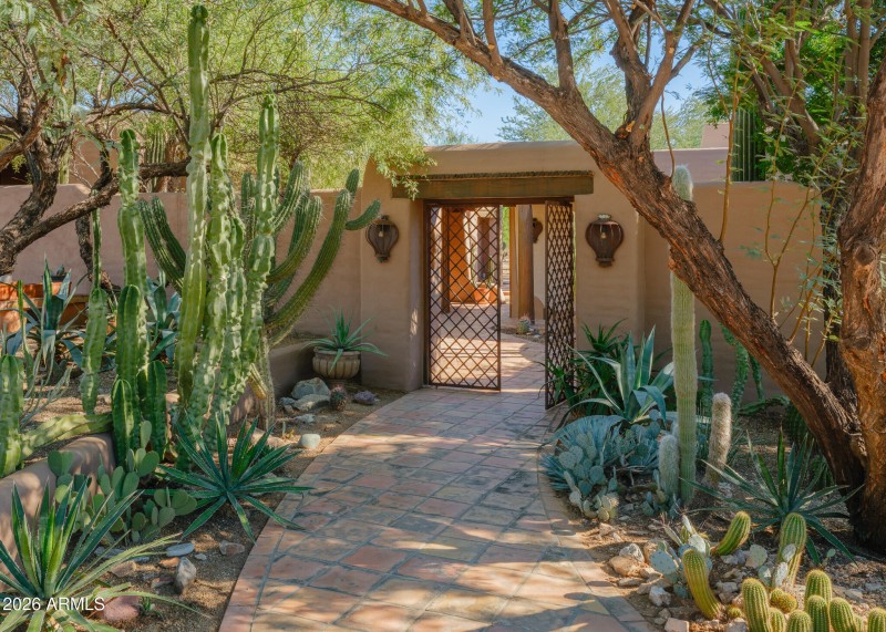 Listings_5507_N_PaloCristiRd_Images-53