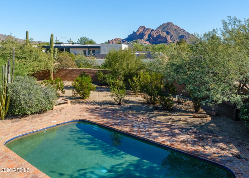 Listings_5507_N_PaloCristiRd_Images-39