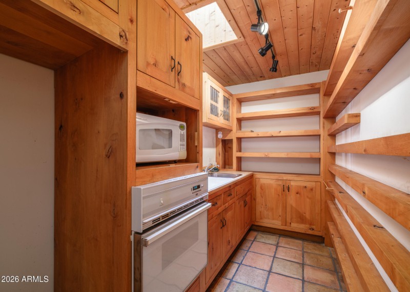 Listings_5507_N_PaloCristiRd_Images-29