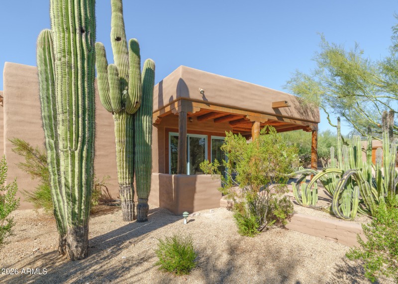 Listings_5507_N_PaloCristiRd_Images-15