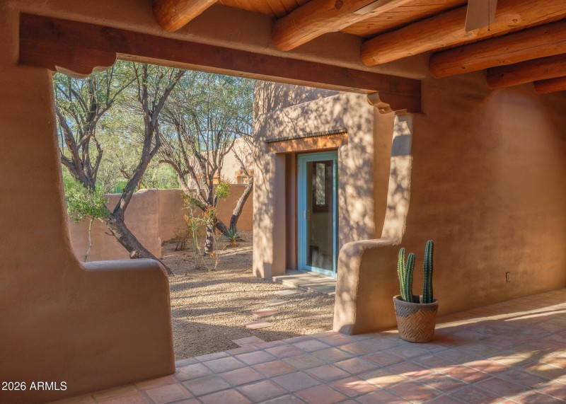 Listings_5507_N_PaloCristiRd_Images-16