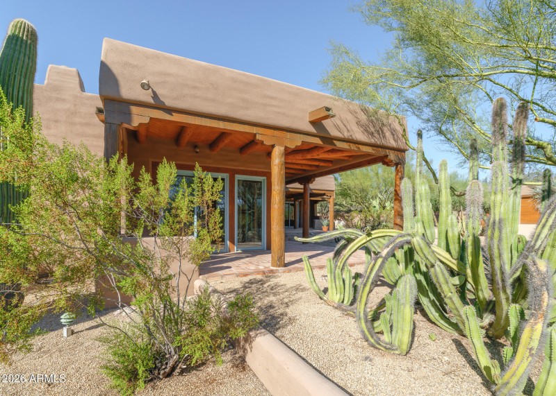 Listings_5507_N_PaloCristiRd_Images-14