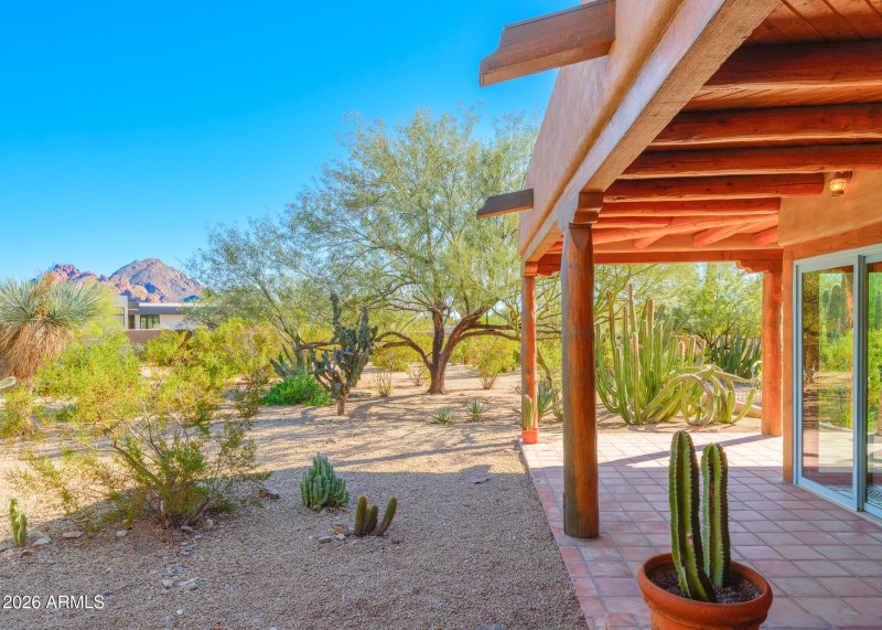 Listings_5507_N_PaloCristiRd_Images-11