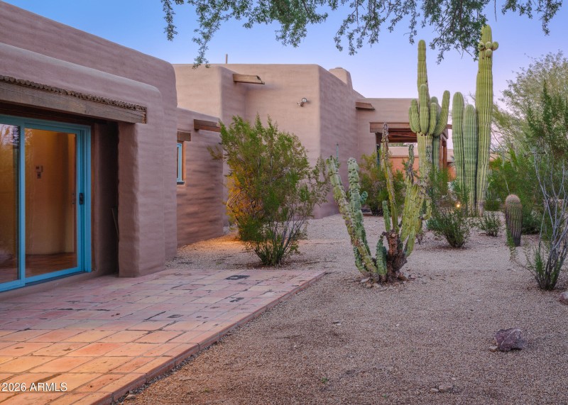 Listings_5507_N_PaloCristiRd_Images-7