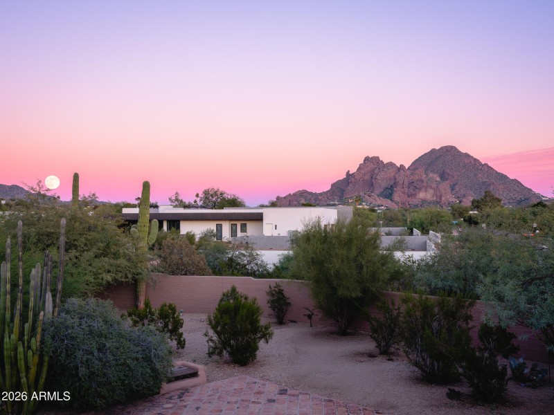 Listings_5507_N_PaloCristiRd_Images-6