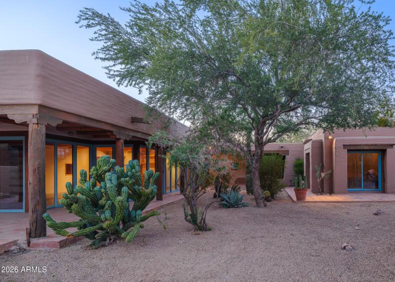 Listings_5507_N_PaloCristiRd_Images-8