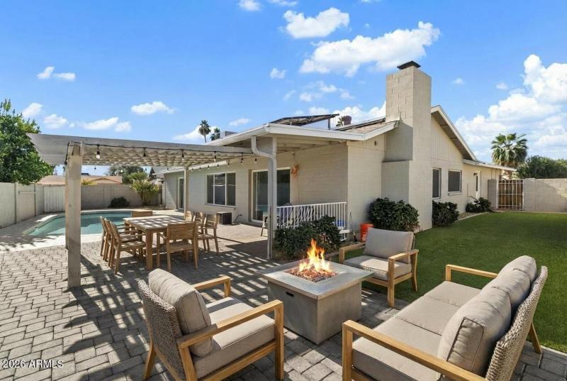 entertaining backyard