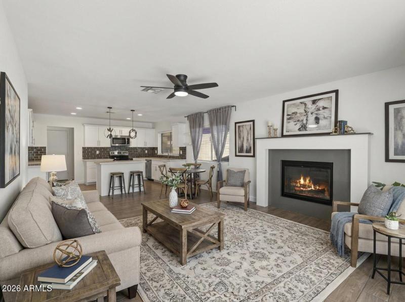 Family room w fireplace