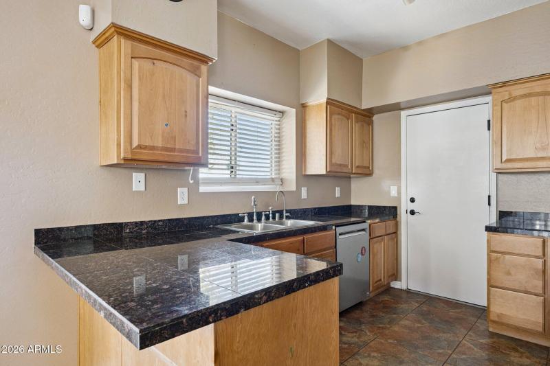 10-web-or-mls-1417-n-dana-st