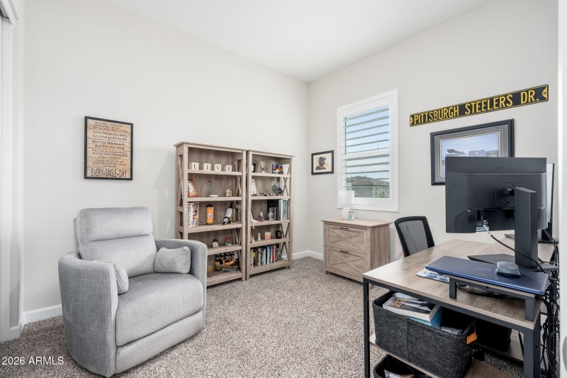 Guest room with mountain view