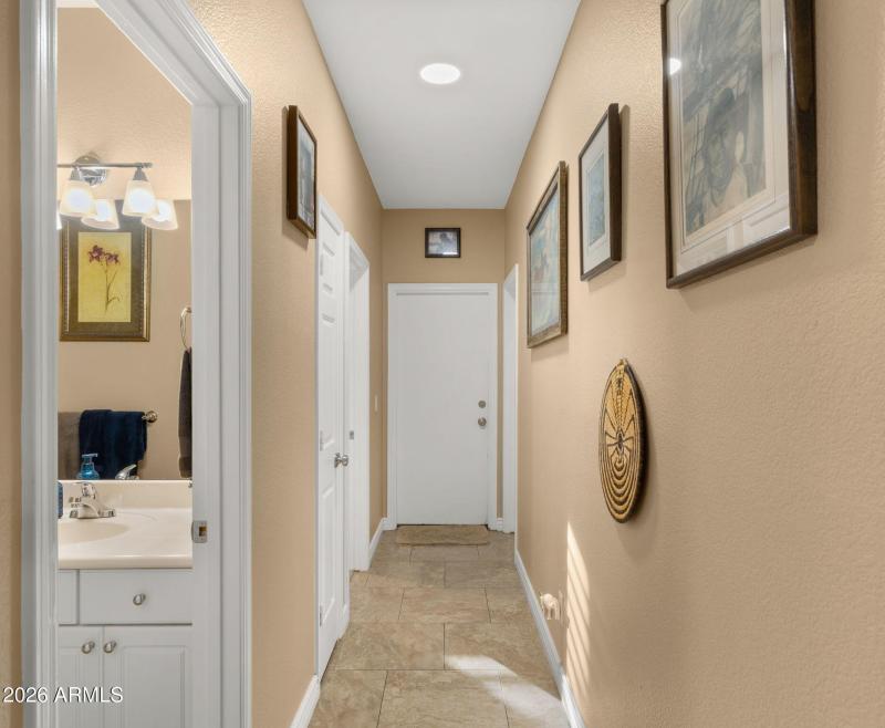 21-web-or-mls-Hallway2