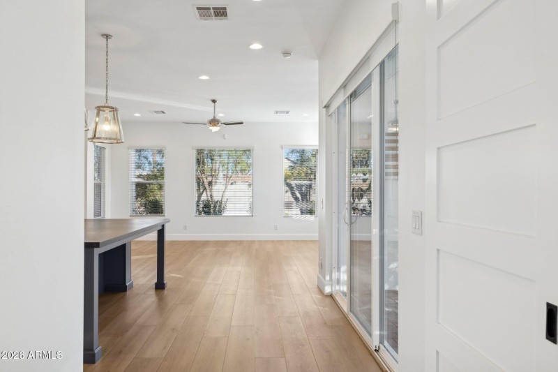 3-web-or-mls-3814-e-crittenden-ln