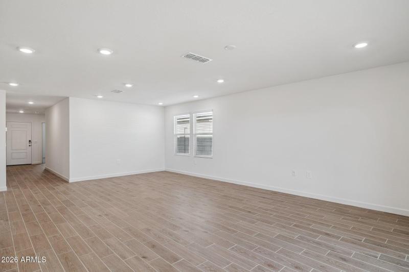 6-web-or-mls-6125-s-259th-dr-lot-23-remi