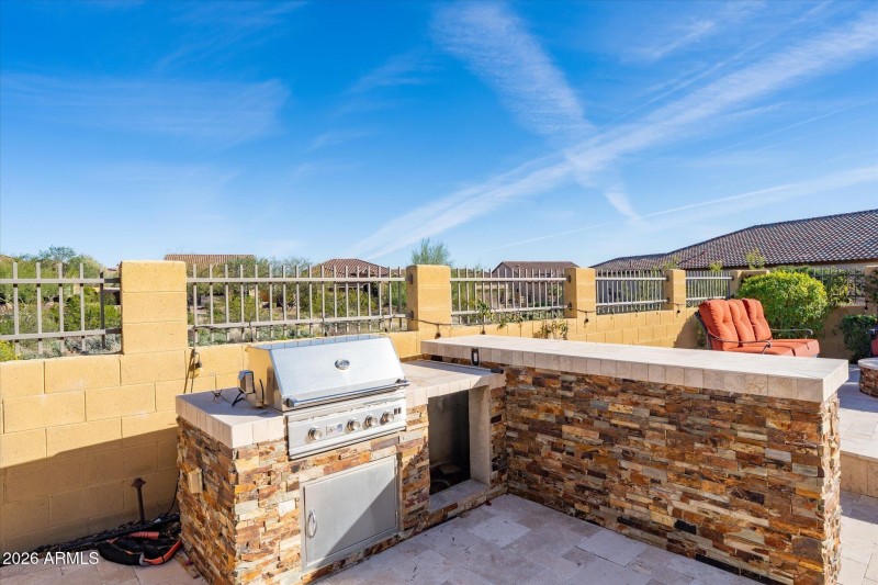 Built-In Gas Grill & Bar