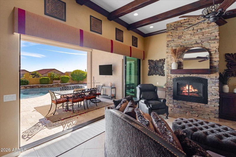 Fully opening wall of glass