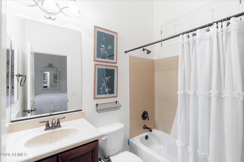 Guest Bedroom 1 En Suite