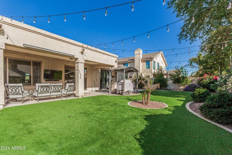 696c93_28 Paradise (1)