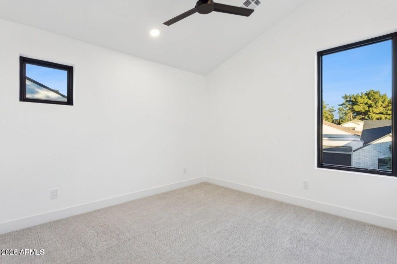 20251208191425385138000000-o