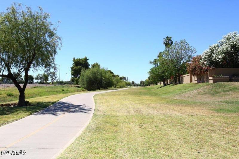 Greenbelt & Walking Paths