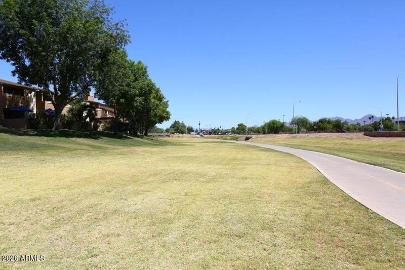 Greenbelt & Walking Paths