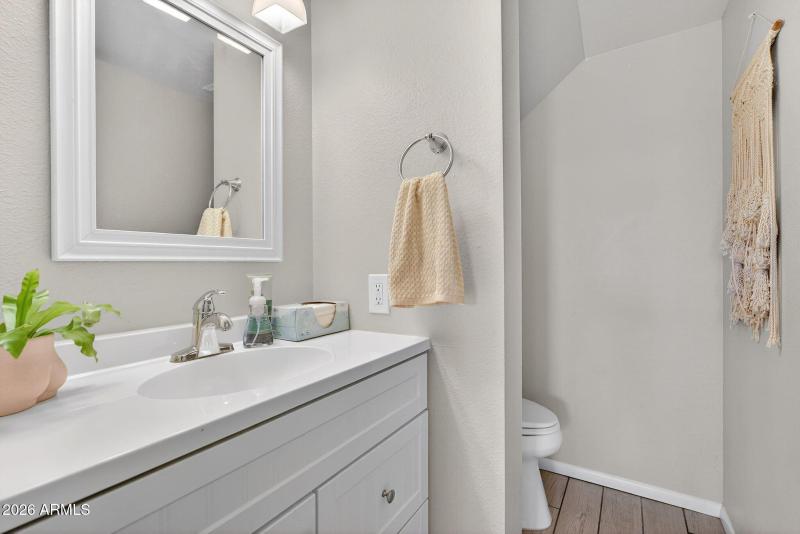 23-web-or-mls-09- W Golden Ln