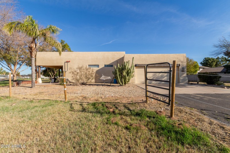 37 - Orangewood 7802