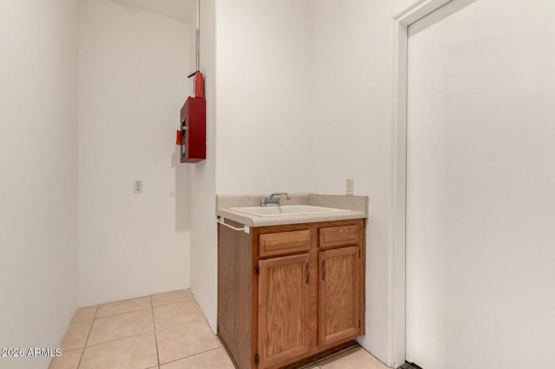 35 - Orangewood 7802