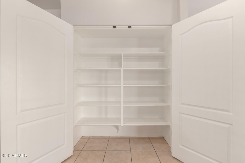 22 - Orangewood 7802