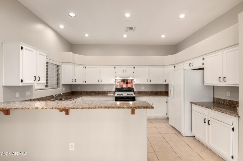 18 - Orangewood 7802