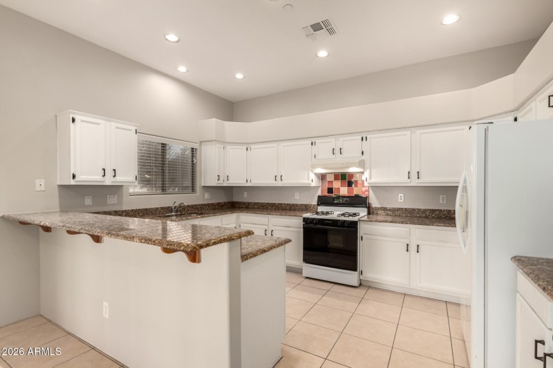 17 - Orangewood 7802