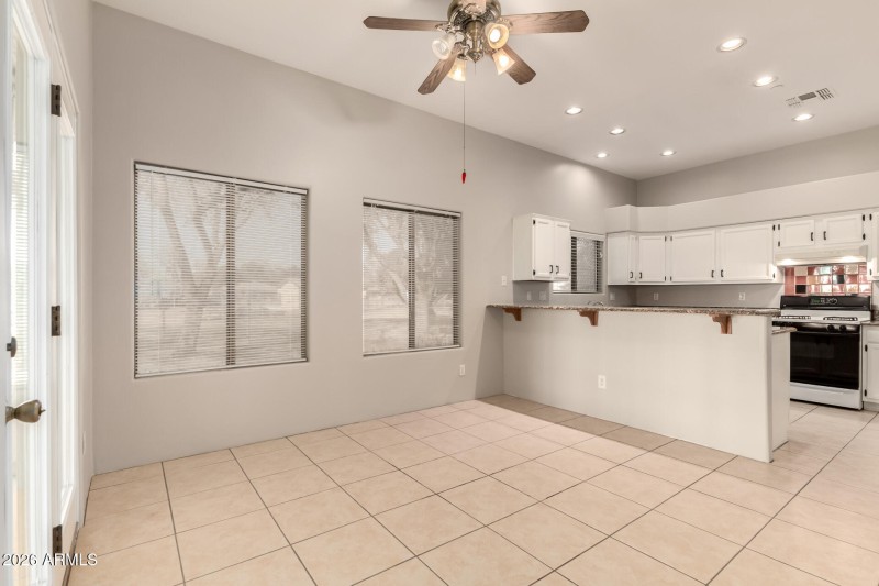 16 - Orangewood 7802