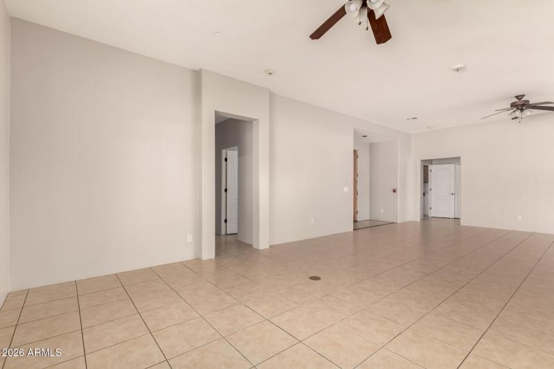 14 - Orangewood 7802