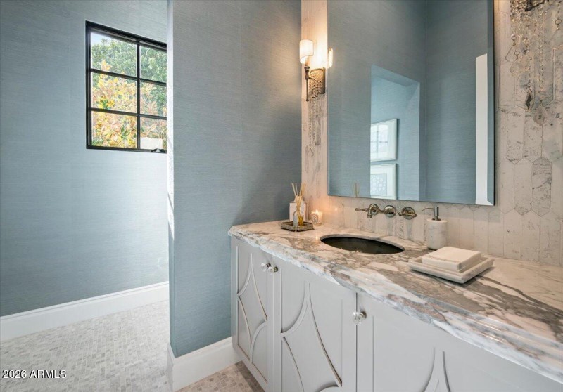 047-5022 E Orchid Ln 33