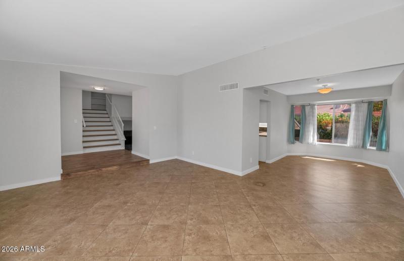 1927 E Crocus Dr-large-008-046-1927 E Cr