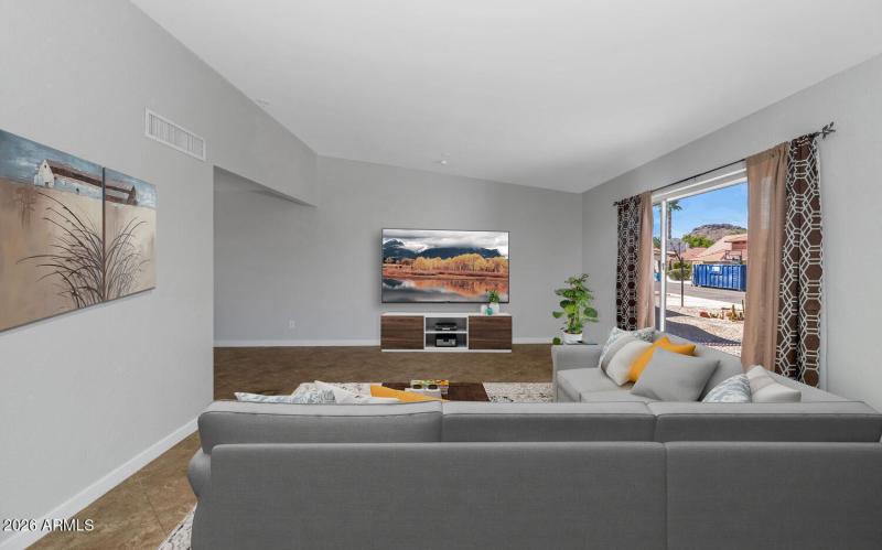 1927 E Crocus Dr-large-010-044-1927 E Cr