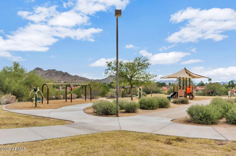 1927 E Crocus Dr-large-044-008-1927 E Cr