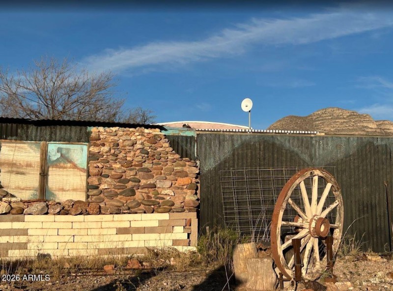 Wagon Wheel Rock Building