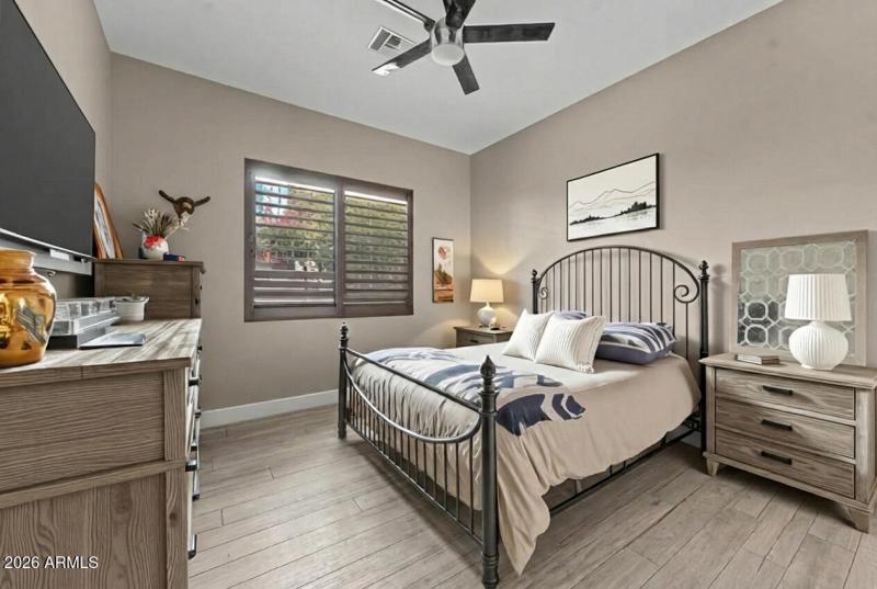 En suite guest bedroom