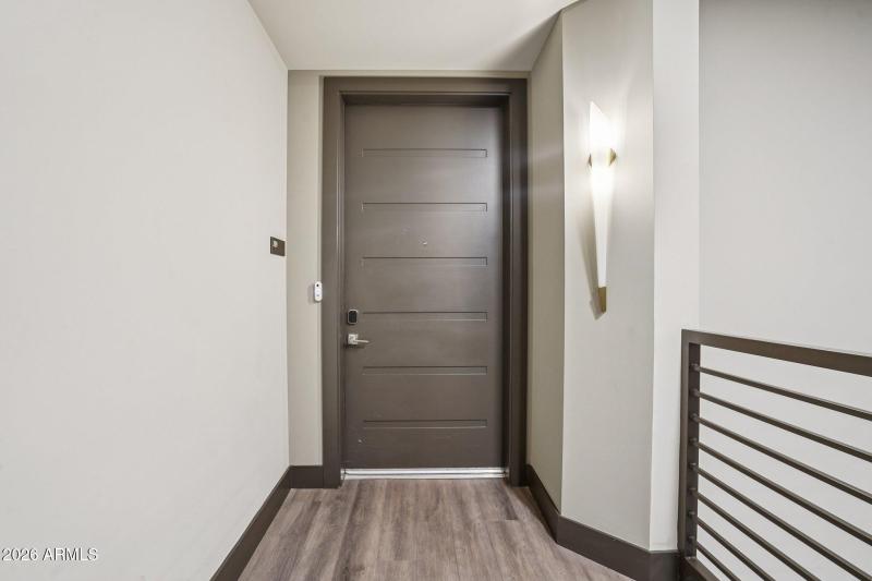 1-web-or-mls-E Deer Valley Dr-S1701-001