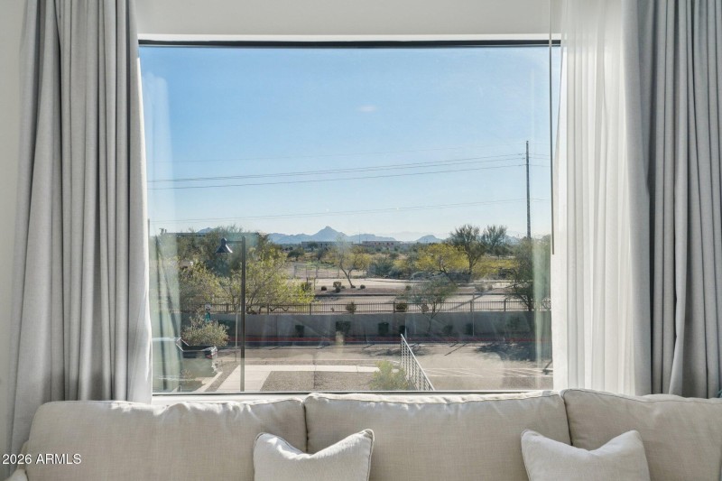 4-web-or-mls-E Deer Valley Dr-S1701-004