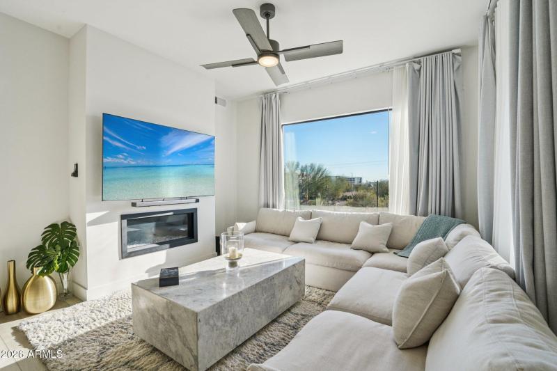 5-web-or-mls-E Deer Valley Dr-S1701-005