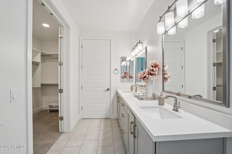 35-web-or-mls-E Deer Valley Dr-S1701-035